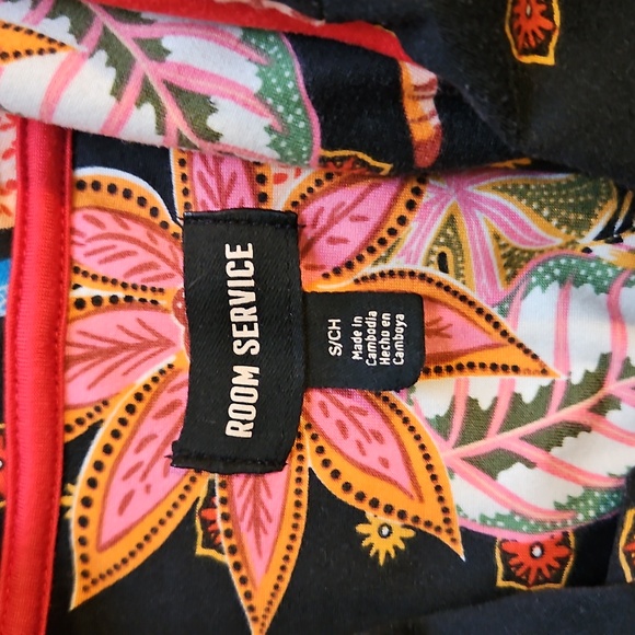 Room Service Tiger Print 2 Piece Shawl Collar Pajama Set Size S - Picture 7 of 9